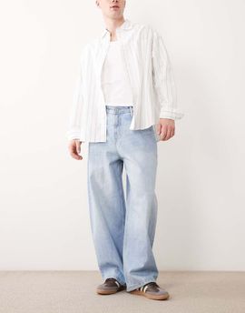 Jack & Jones Jack & Jones Joey barrel jeans in light blue wash