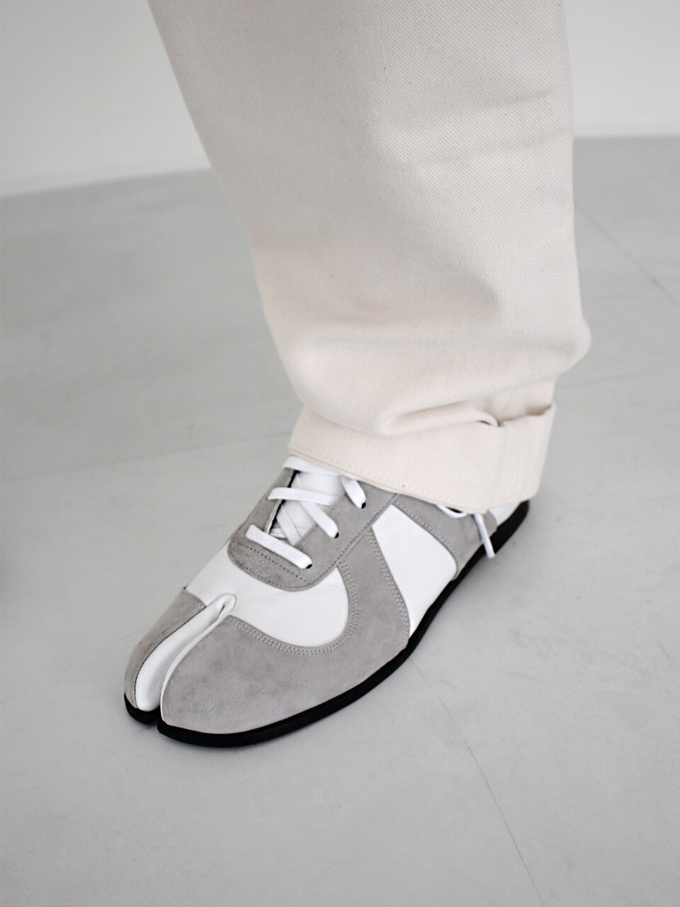 JAM’T Unisex Tabi Loafer_White