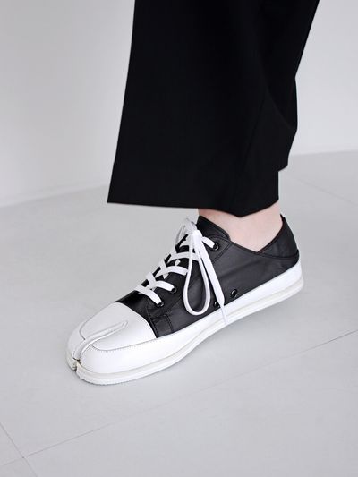 JAM’T Unisex Tabi Low Top Sneakers_Black