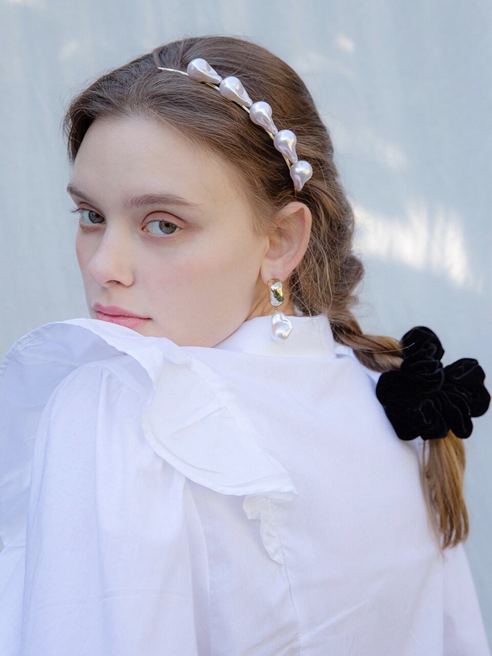 Jean Paul Clarisse Half Baroque Pearl Hairband