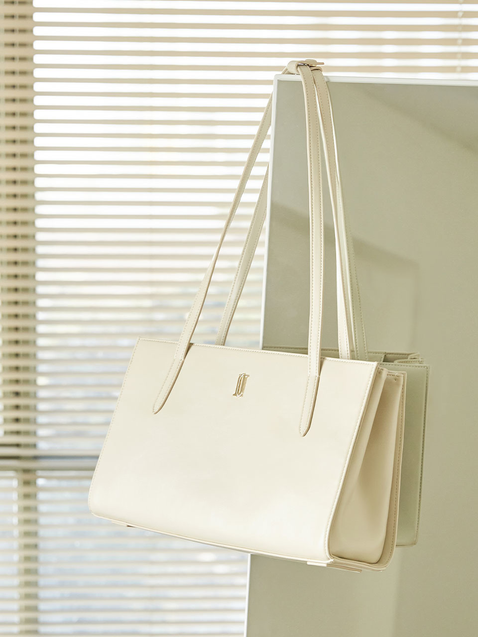 J.ESTINA Mano Ew Long Shoulder Bag JHNCHA2BS326IV980