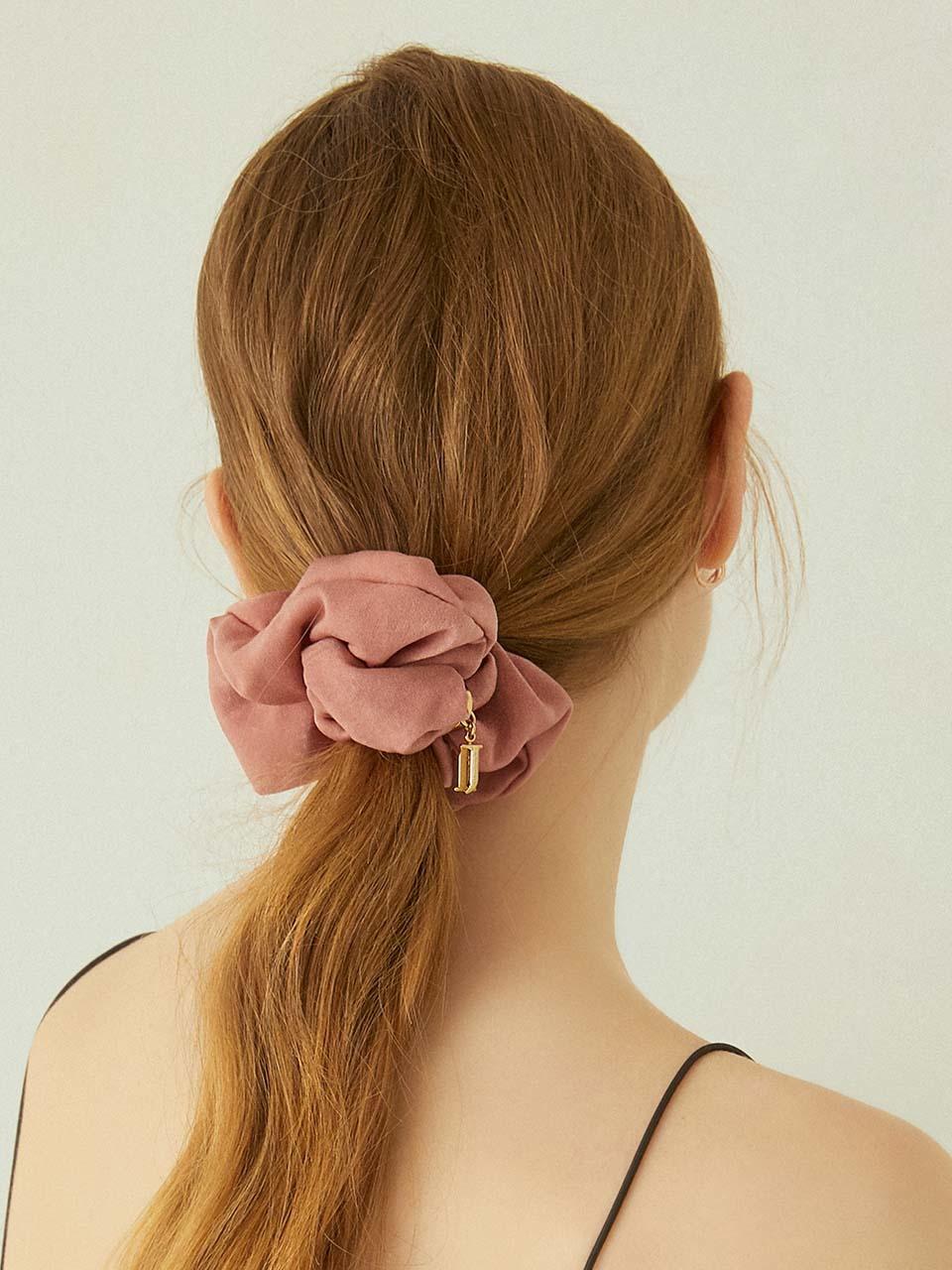 J.ESTINA Suede Hair Scrunchie _ Muted Pink