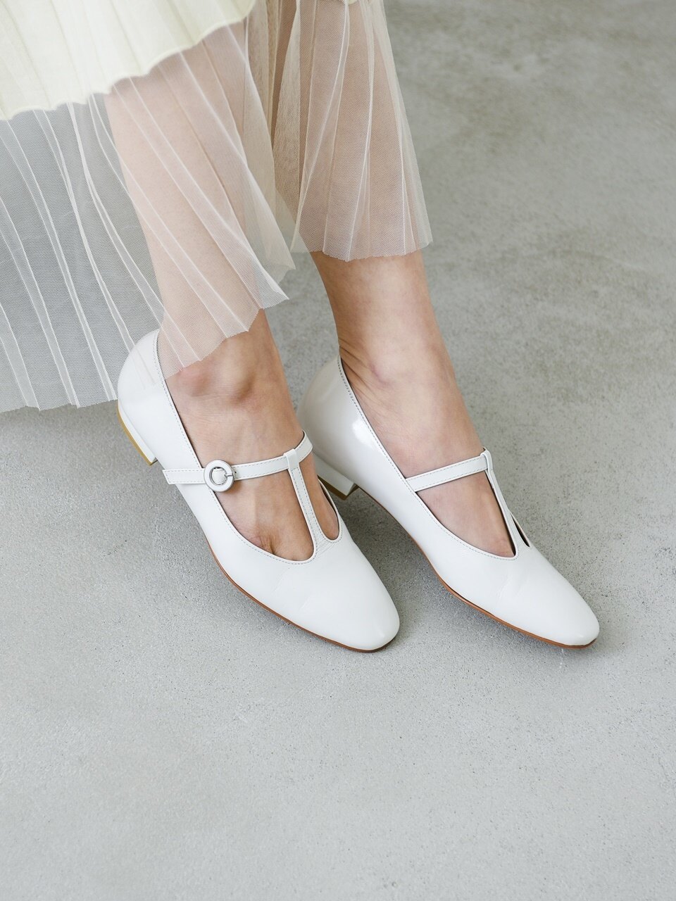jeu d`art Julie T-Strap Round Flats_White
