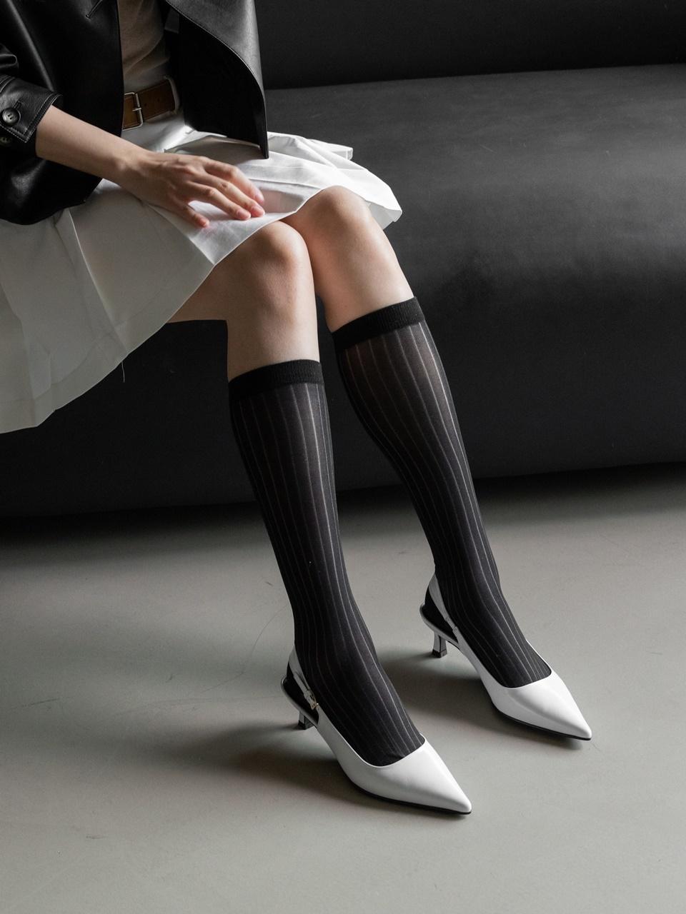 jeu d`art Modern Classic Slingback Pumps_White