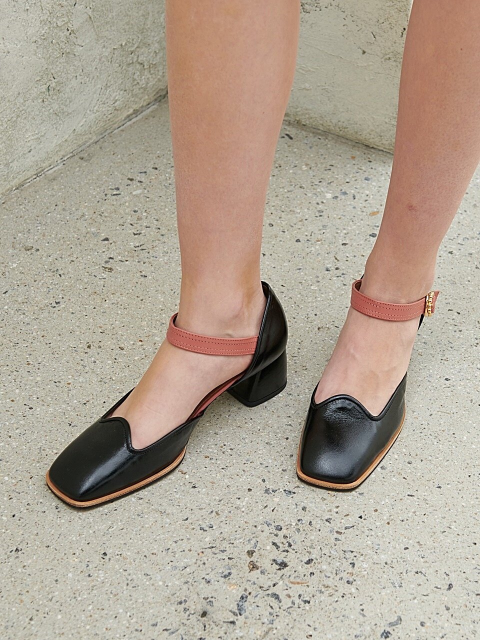 jeu d`art Sarah Mary Jane Pumps - Black