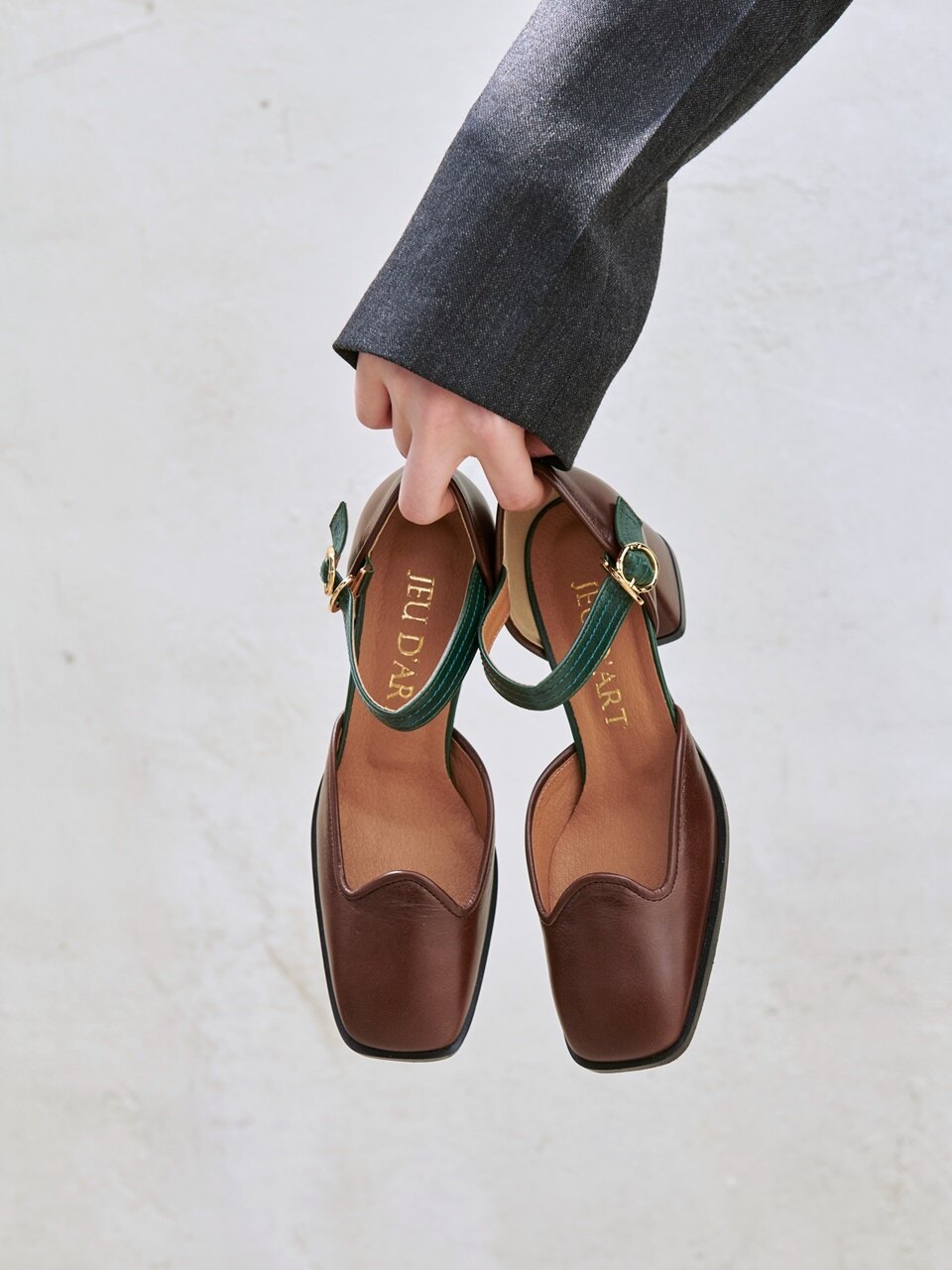 jeu d`art Sarah Mary Jane Pumps - Brown