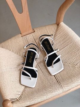 jeu d`art Skinny Strap City Sandal