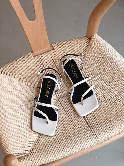 jeu d`art Skinny Strap City Sandal