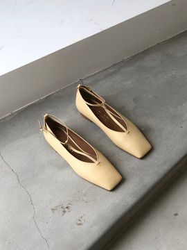 jeu d`art Square T-Strap Beaute Flats_Butter