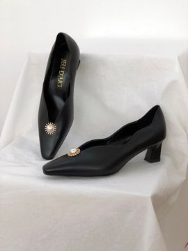 jeu d`art Vintage Pearl Wave Pumps - Black