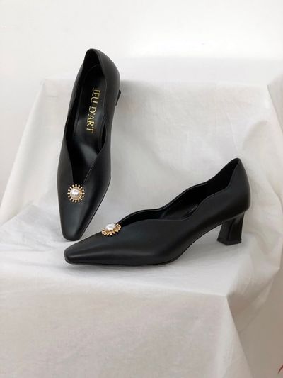 jeu d`art Vintage Pearl Wave Pumps - Black