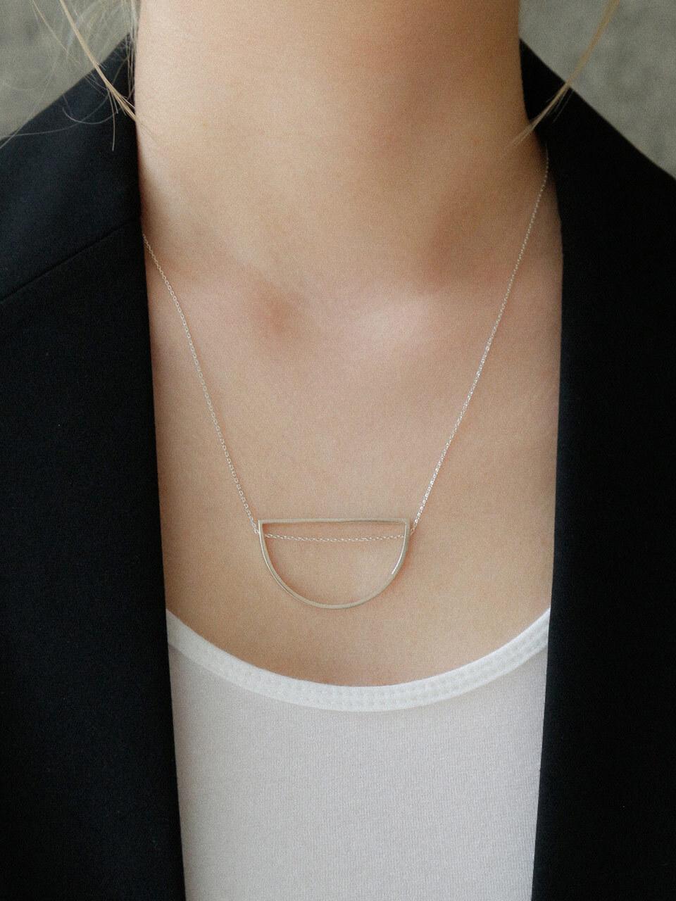 J.Lauren Half Moon Silver Necklace N0757