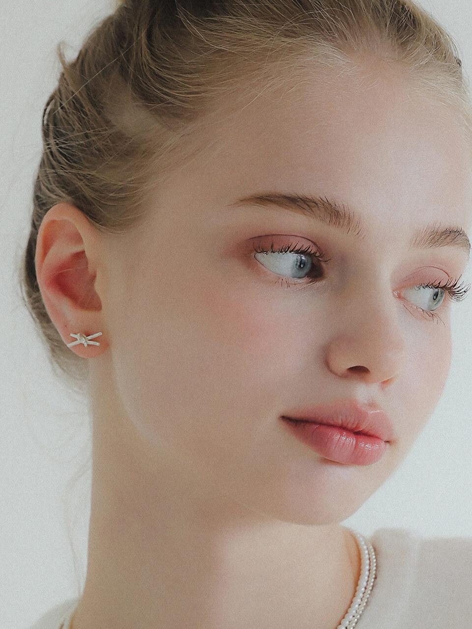 J.Lauren Simple Silver Knot Earring
