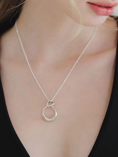 J.Lauren Unbalanced Interlocking Silver Ring Necklace N0115