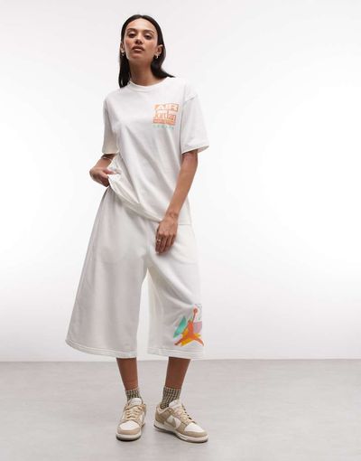 Jordan Jordan Flight Club wide leg shorts in beige-Neutral