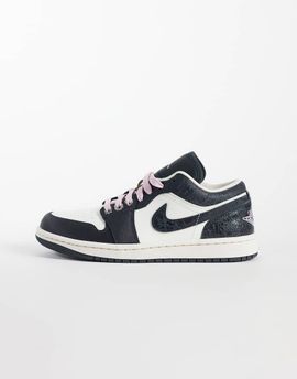 Jordan Nike Air Jordan 1 Low sneakers SE V2 in black and white