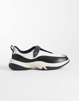 Jordan Nike Jordan Pointe sneakers in white and black-Gold