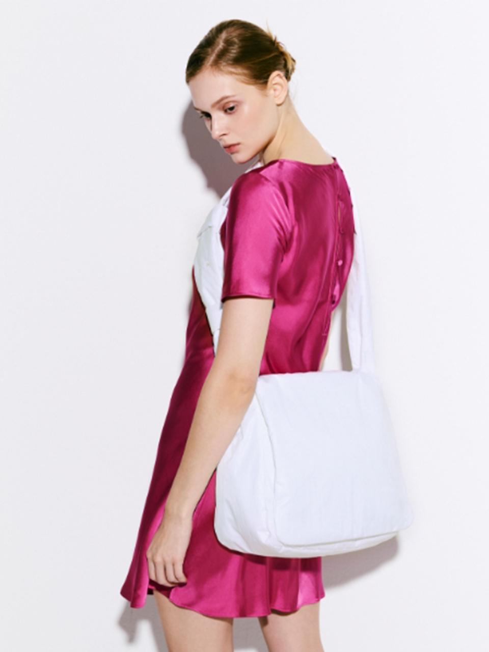 JOSEPH & STACEY Pebble Messenger Bag_Mist