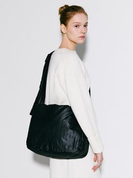 JOSEPH & STACEY Pebble Messenger Bag_Onyx