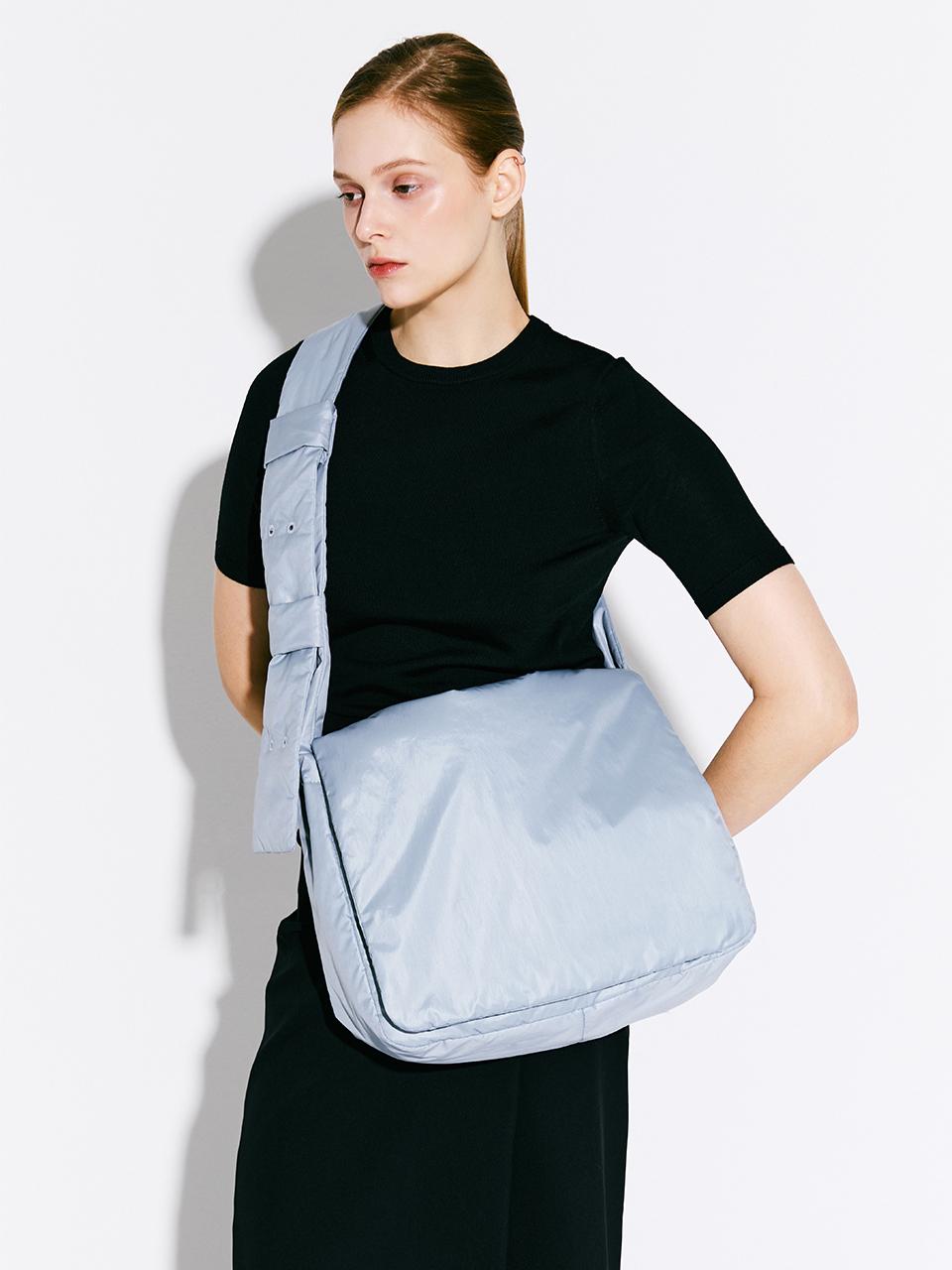 JOSEPH & STACEY Pebble Messenger Bag_Water