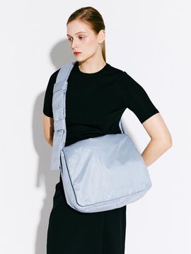 JOSEPH & STACEY Pebble Messenger Bag_Water