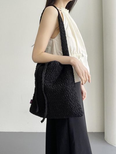 JOUER Crease Padded Shoulder Bag _Black