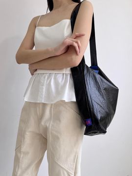 JOUER Feather Shoulder Bag [Black]