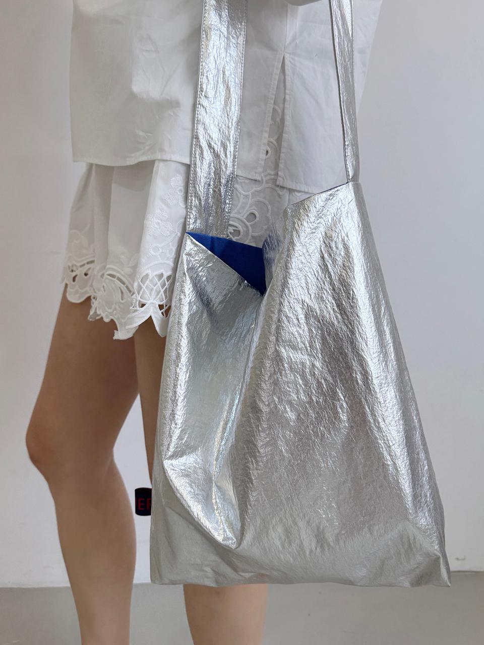 JOUER Feather Shoulder Bag [Silver]