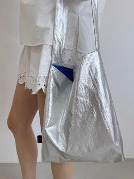 JOUER Feather Shoulder Bag [Silver]