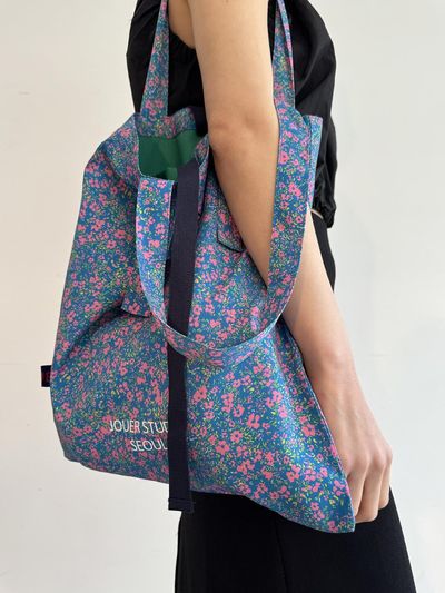 JOUER JOUER. Art flower bag. Skyblue