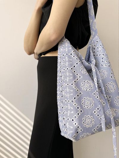 JOUER JOUER. Summer lace bag. Sky blue