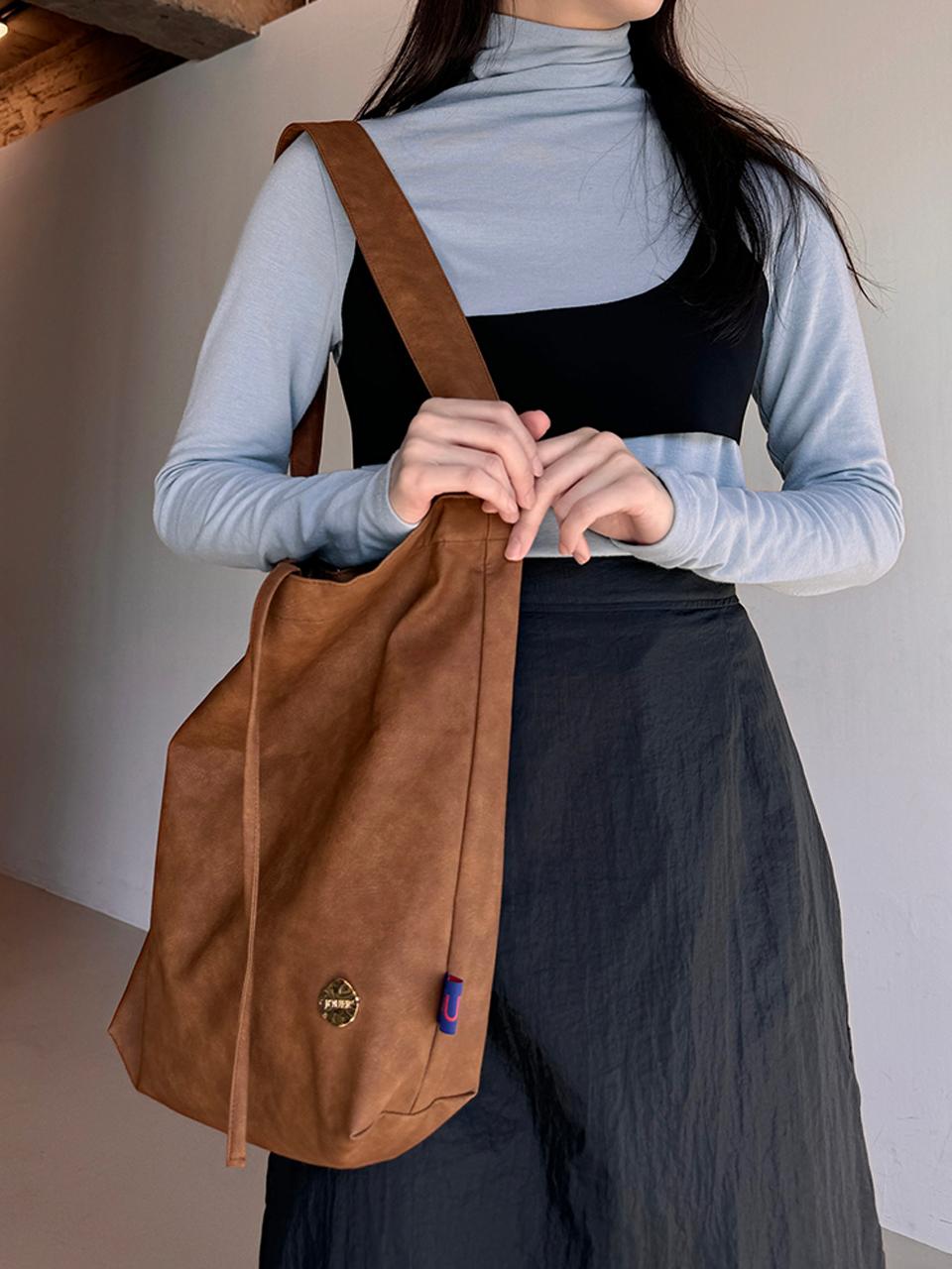 JOUER JOUER. Sweid shoulder bag