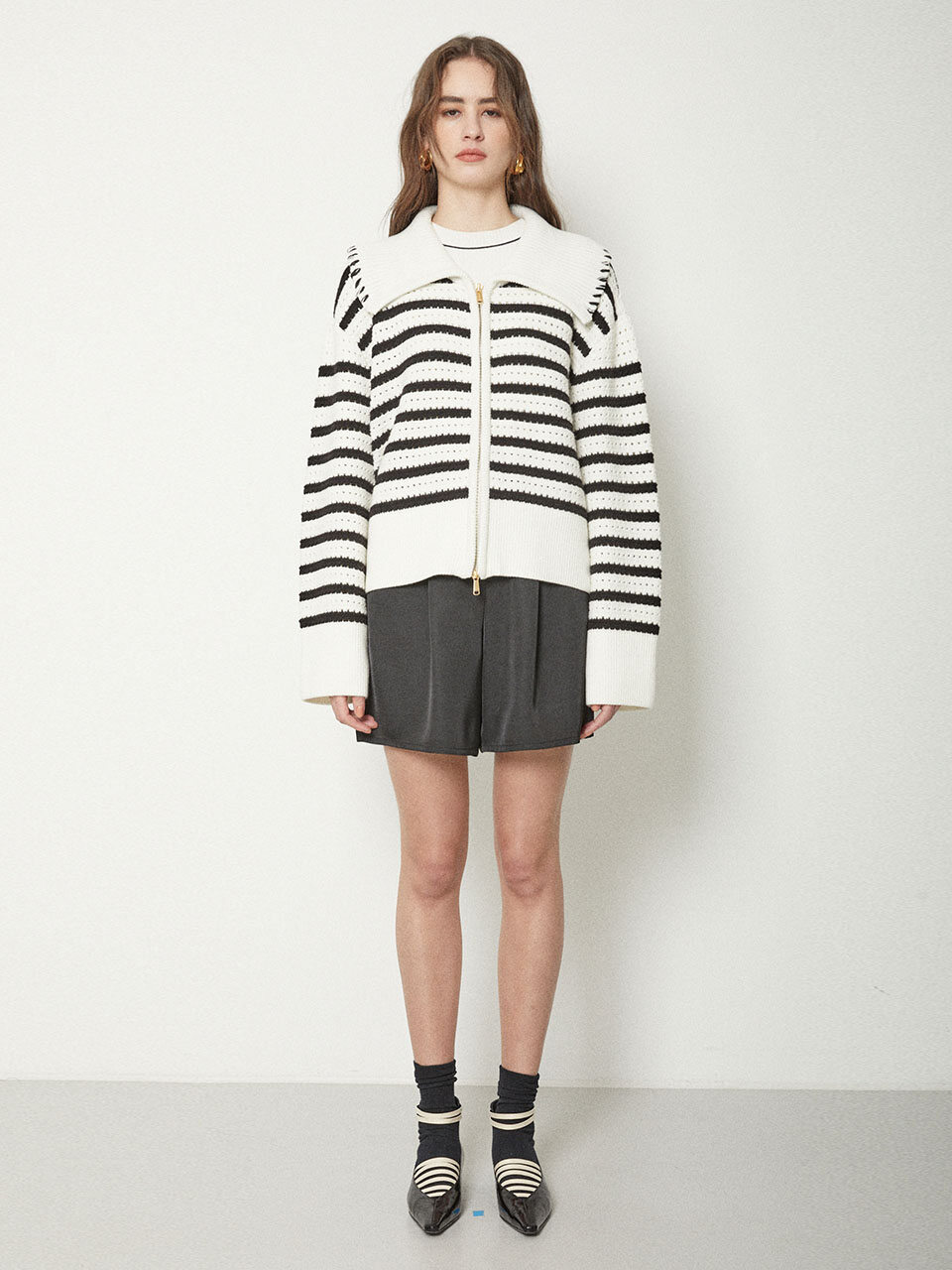 JOY GRYSON Twill One Tuck Short Pants (Black)