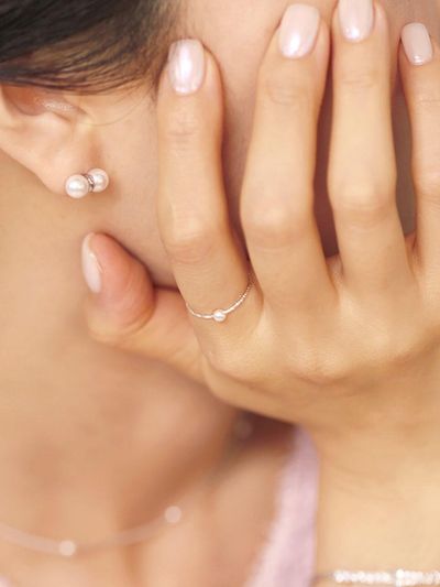 JUDY AND PAUL Diana Twisted Daily Pearl Ring