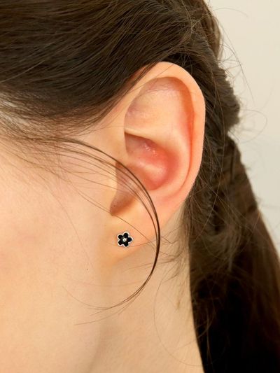JUDY AND PAUL Fleece-Colored Flower Mini Earrings