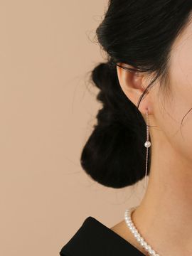 JUDY AND PAUL Lawrence Crystal And Pearl Asymmetric Earrings