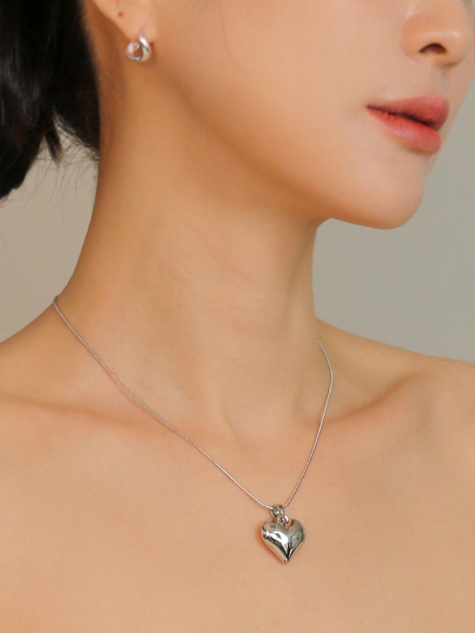 JUDY AND PAUL Luda's plump heart pendant necklace