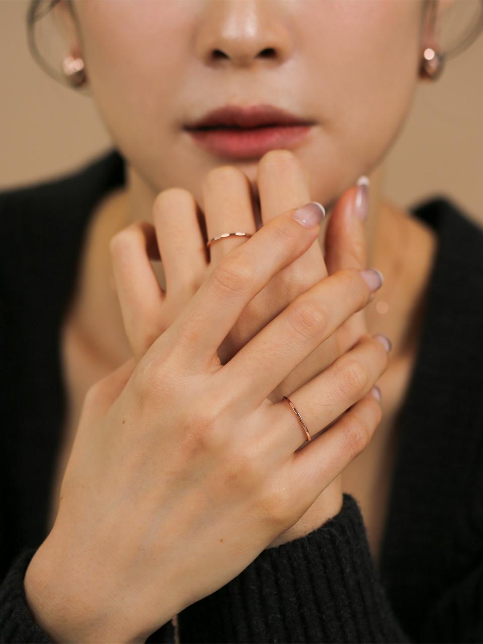 JUDY AND PAUL Mary Cutting Layered Rose Gold Ring Set