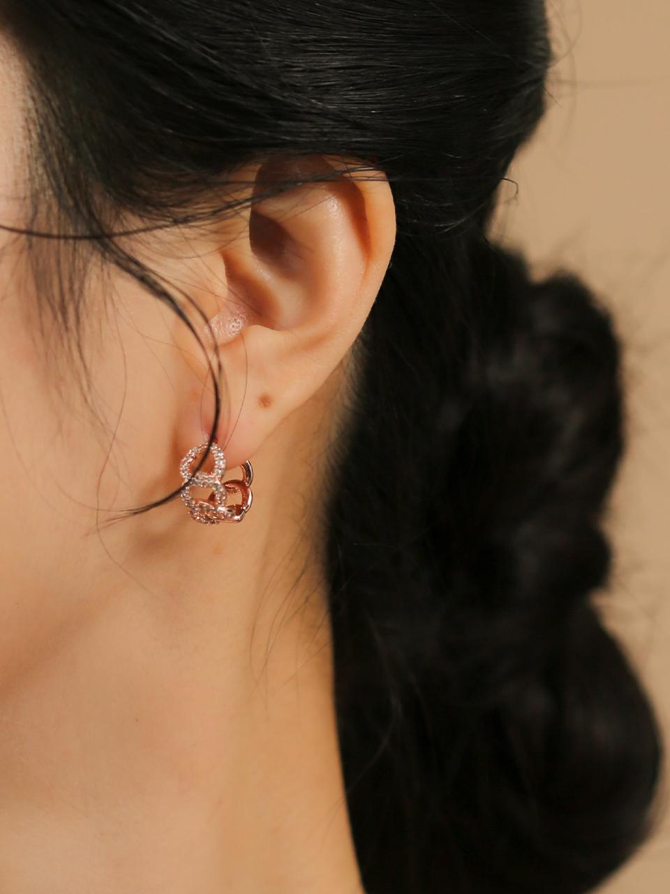 JUDY AND PAUL Noah White And Rose Gold Twist Middle Earrings