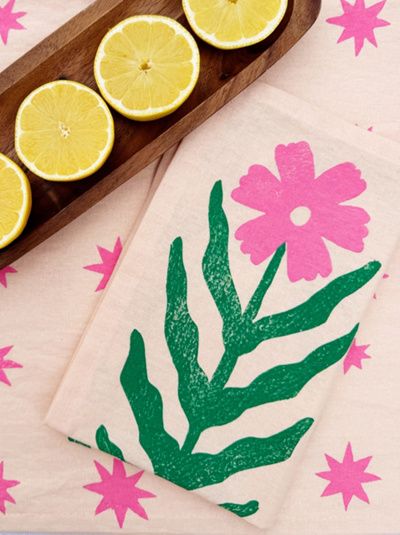 Julie Peach Julie Peach Block Printed Daisy Napkins in Pink at Urban Outfitters
