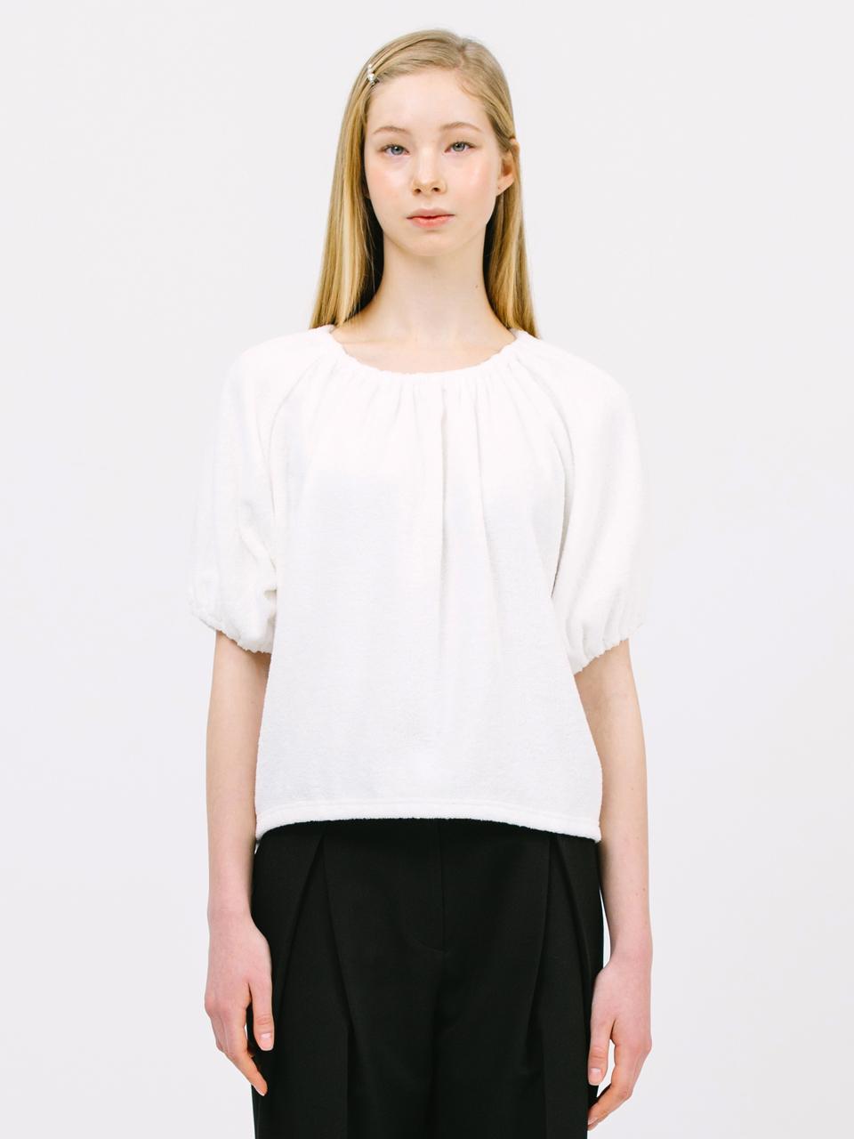 Jun by Jun k. boucle string top_white