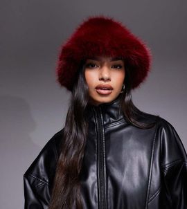 Kaiia Kaiia exclusive faux fur bucket hat in burgundy-Red