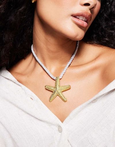 Kaiia Kaiia exclusive rope chain starfish necklace in gold tone