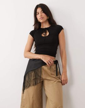 Kaiia Kaiia exclusive satin fringed headscarf in black