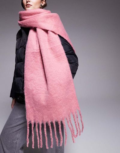 Kaiia Kaiia exclusive super soft oversized fringed scarf in pink