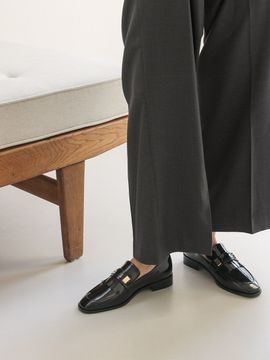 karen white Beetle Flat Loafers