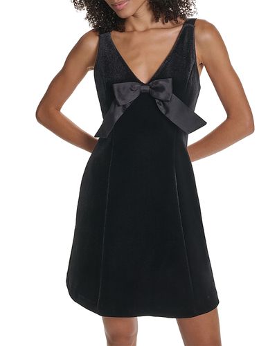 Karl Lagerfeld Paris Karl Lagerfeld Paris Sleeveless Velvet V Neck Bow Front Cocktail Dress