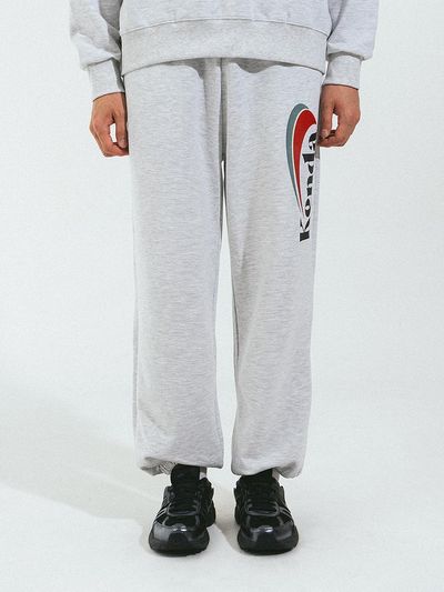 Kenda Cotton Polyester Oversized Slash Logo Sweatpants [Light Grey]