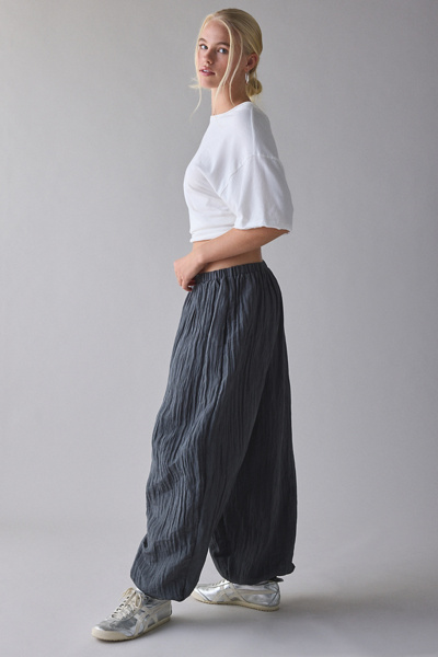Kimchi Blue - Luna Crinkled Baggy Balloon Pant in Grey, Women's at