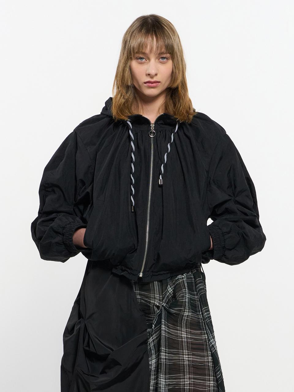 KIMZISU Neck Shirring Hooded Windbreaker _ Black